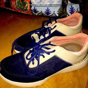 Toms Arroyo size 9